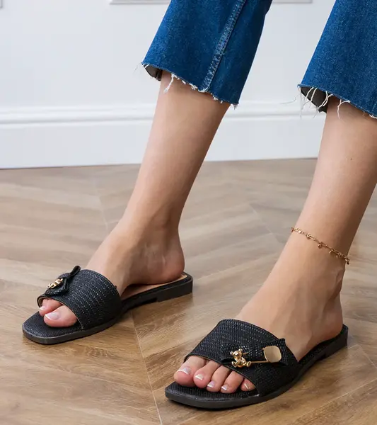Gemre Black flat sandals with gold ornament Merelis