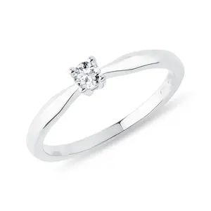 Prsten z bílého zlata zdobený briliantem KLENOTA