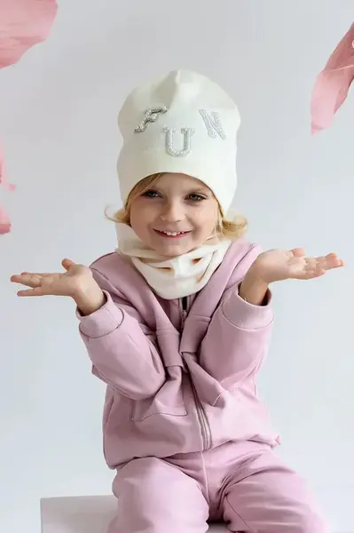 Dětská čepice Jamiks MADONNA béžová barva, z tenké pleteniny, JWH070