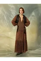 Koton X - Dlouhé šaty s hlubokým výstřihem do V a péřovým detailem