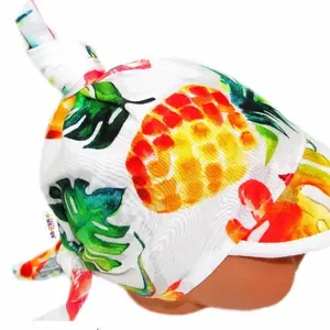 Baby Nellys Dětský bavlněný šátek s kšiltem na zavazování, Ananas, listy - bílý,vel. 68/86