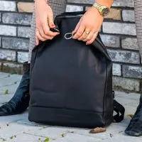 Dámský kožený batoh The Chesterfield Brand Menchester - černá