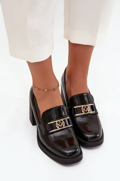 Dámske mokasíny na podpätku s ozdobou