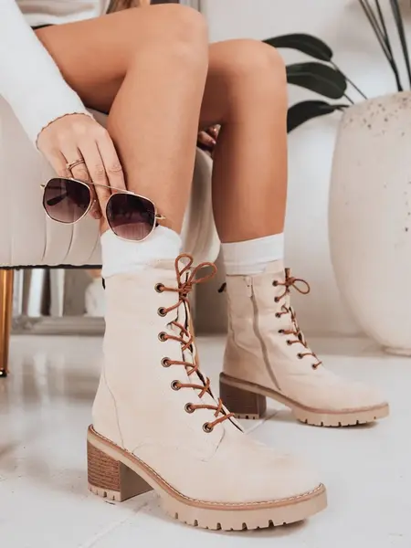 Béžové kotníkové boty na šněrování