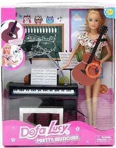 Panenka se sadou hudebních nástrojů