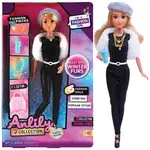 Módna bábika v nohaviciach