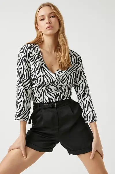 Koton šortky s opaskom a vreckami