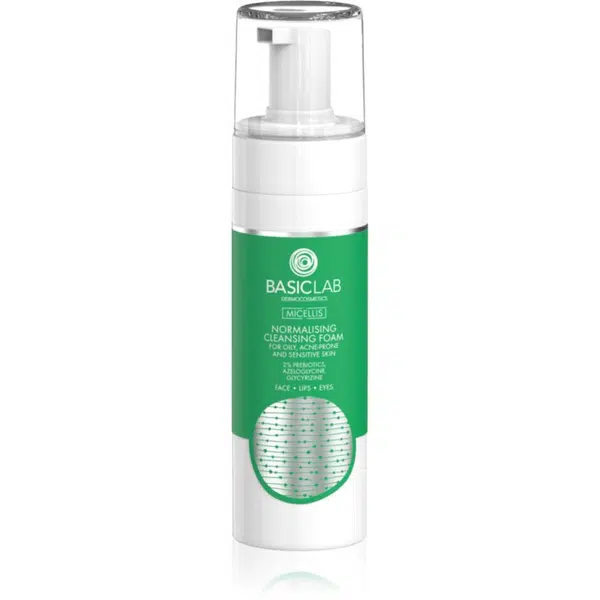 BasicLab Dermocosmetics Micellis jemná čisticí pěna pro mastnou pleť se sklonem k akné 150 ml