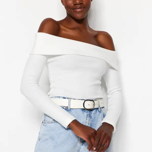 Trendyol Ecru Úpletový vzhľad Carmen golier priliehavý/úzky crop pletený top