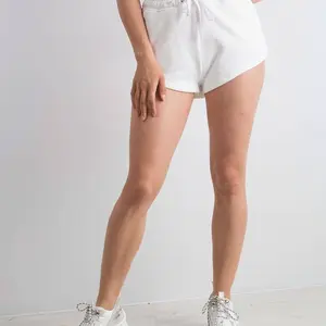 Knitted shorts with pockets white