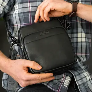 Pánska kožená taška cez rameno Sparwell Laden - čierna