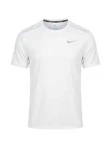 NIKE Funkčné tričko 'MILER'  sivá / biela