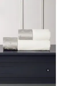 Dárková sada ručník a osuška COLIBRI, 2 ks Bílá / šedá výšivka