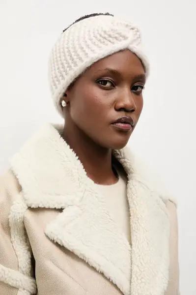 Čelenka s vlnou Answear.LAB