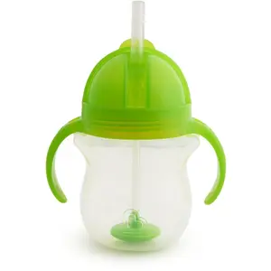 Munchkin Click Lock™ Tip & Sip hrnek s brčkem se závažím Green 6 m+ 207 ml