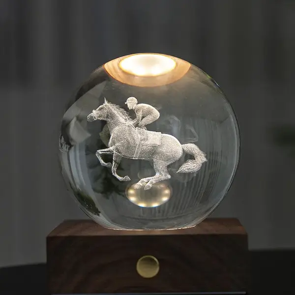 Bezdrátová stolní LED lampa Gingko Design Amber Crystal Light 9,5 x 8 cm hnědá barva