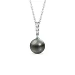 Přívěsek z bílého zlata s tahitskou perlou a 3 brilianty KLENOTA