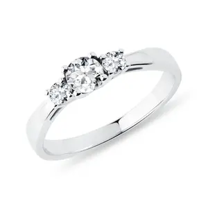 Masivní prsten z bílého zlata s diamanty KLENOTA