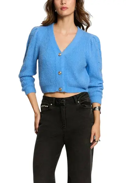 Modrý svetr s výstřihem do V