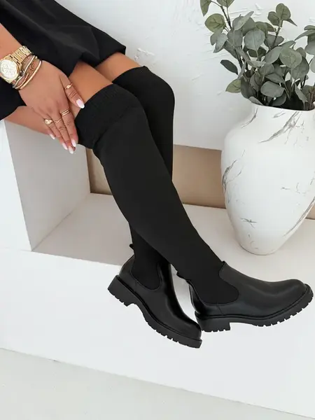 Čierne čižmy bez podpätku