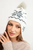 Dámská zimní čepice se sněhovou vločkou a bambulí