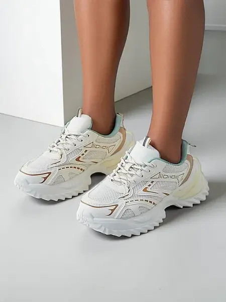 Resti Women's sports sneakers on a thicker sole Nettes