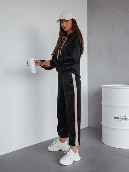 Resti Women's tracksuit set in velour style