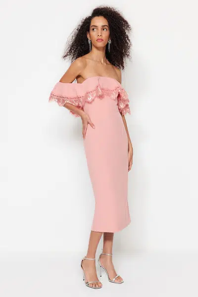 Trendyol Světle Růžové Body-fit Woven Flounce Elegantní Večerní Šaty