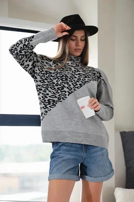 90315 Dewberry Half Turtleneck Leopard Womens Sweater-GREY