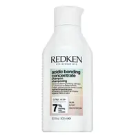 Redken Acidic Bonding Concentrate Shampoo posilujúci šampón pre farbené, chemicky ošetrené a zosvetlené vlasy 300 ml