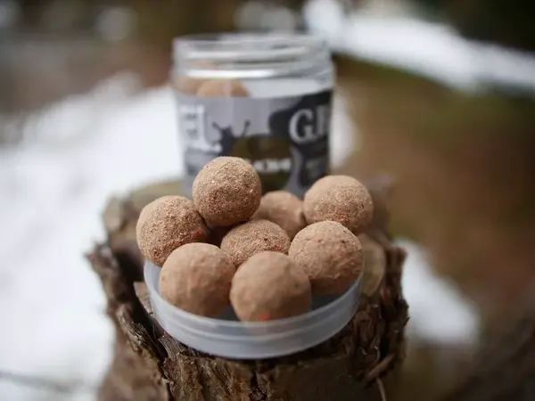 G.b.u. dipované boilies kekel belachan 135 g - 20 mm