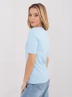 Světle modrý svetr s krátkým rukávem