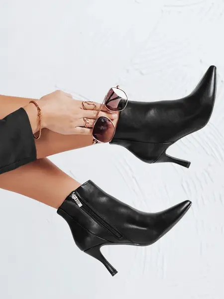 Dámské kotníkové boty na podpatku