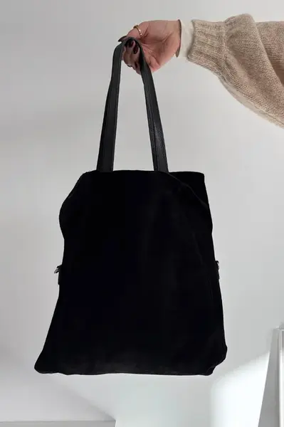 Čierna semišová shopper kabelka Miraya