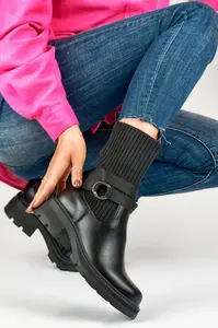 primohurt Černé boty s elastickým svrškem