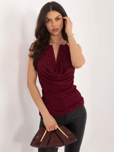 Bordový top s výstřihem