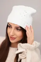 Dámská zimní čepice s květinou a kamínky