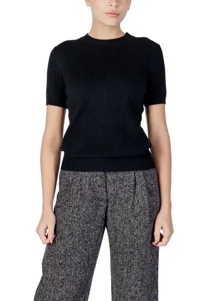 Černý dámský svetr s krátkým rukávem