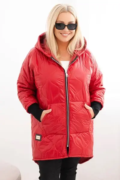Kesi Włoski Dámská bunda Plus Size prošívaná s kapucí červená