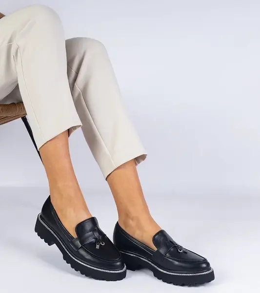 Gemre Black thick-soled moccasins decorated with rhinestones Linsol