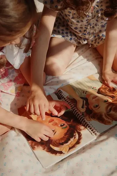 Kniha nálepiek Konges Sløjd GLAM ME UP STICKER BOOK