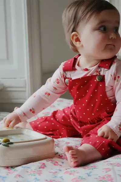 Dětské bavlněné kalhoty Konges Sløjd NOLA OVERALLS GOTS červená barva, KS103945