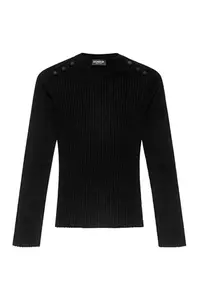 Černý svetr s knoflíky