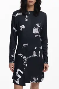 Vzorované šaty s dlouhým rukávem