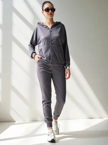 Resti Women's velour-style set