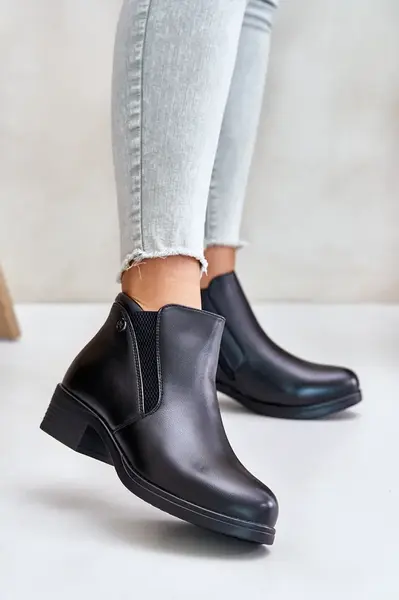 Ankle boots with a low upper insulated with Vinceza fur black