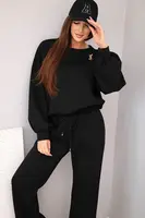 Dámska súprava s brošňou a rovnými nohavicami