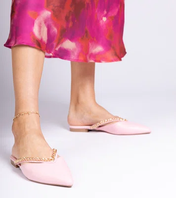 Gemre Pink elegant flip-flops decorated with a chain Gerita