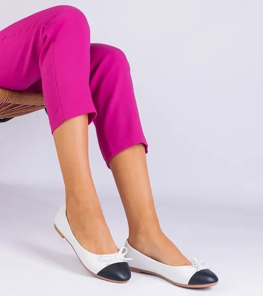 Gemre White ballet flats with a bow and black toe Pikolo