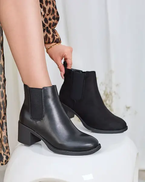 Resti Black women's boots on a post Nanhelyna